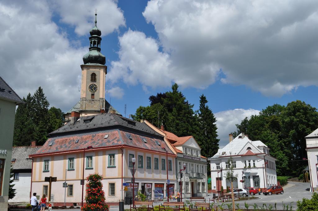 Hostel Lipa - Tovarna Krásná Lípa Zewnętrze zdjęcie